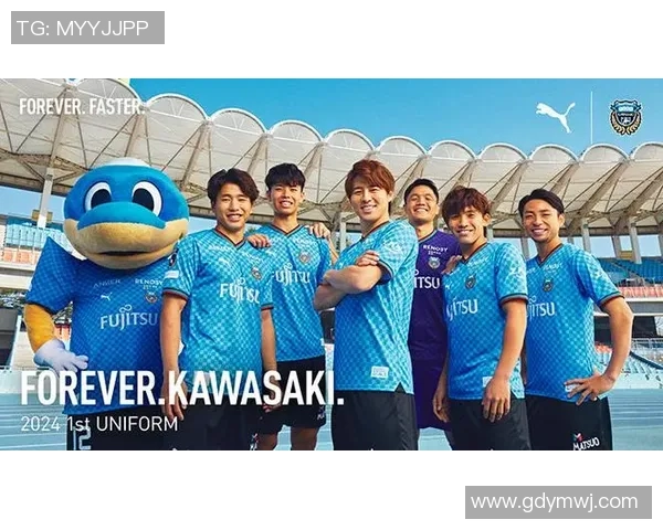 足球明星在幕后打牌的秘密生活与竞技场上的光辉对比 足球明星在幕后打牌的秘密生活与竞技场上的光辉对比