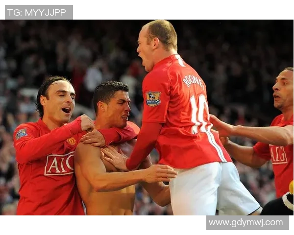 足球明星街头踢球瞬间展现激情与魅力的精彩画面 足球明星街头踢球瞬间展现激情与魅力的精彩画面